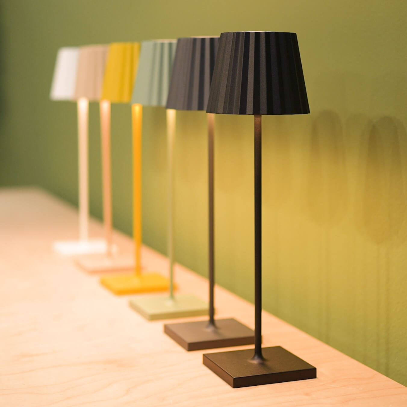 LED Leuchten für Drinnen & Draußen